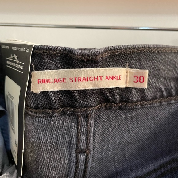 Levi’s Ribecage Straight Ankle Jeans - Picture 5 of 12